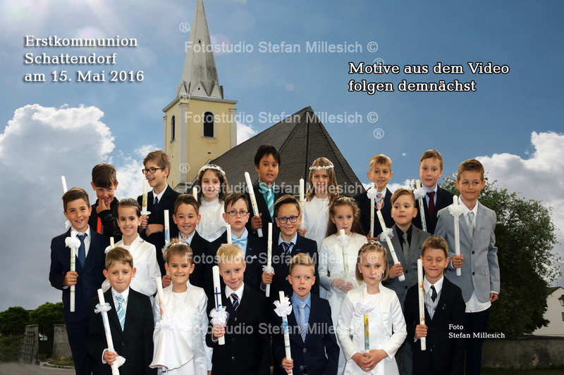 Gruppe vor Kirche
