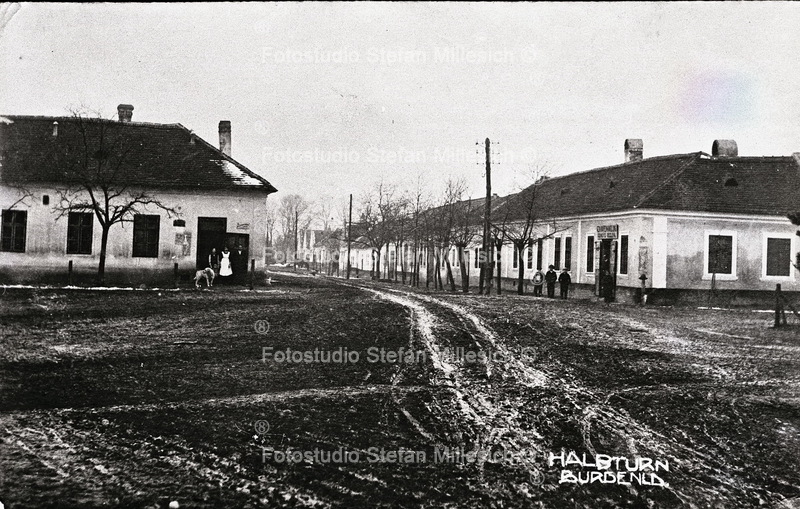 Dorfplatz Halbturn