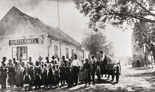 Gruppenbild im Dorf