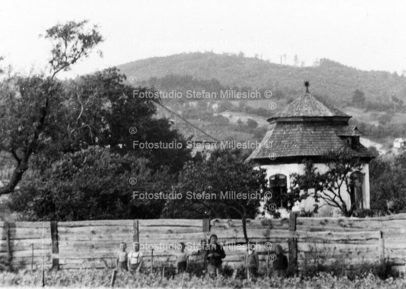 1920 Lustpavillion. Gebäude links daneben beherbergte damals den Kindergarten. Nach Abriss wurde die Volksschule und Lehrerwohnung errichtet.