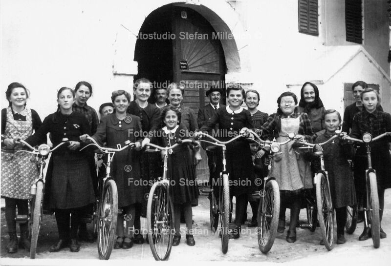 1940 vor Haus Tinhof Hptstr 44